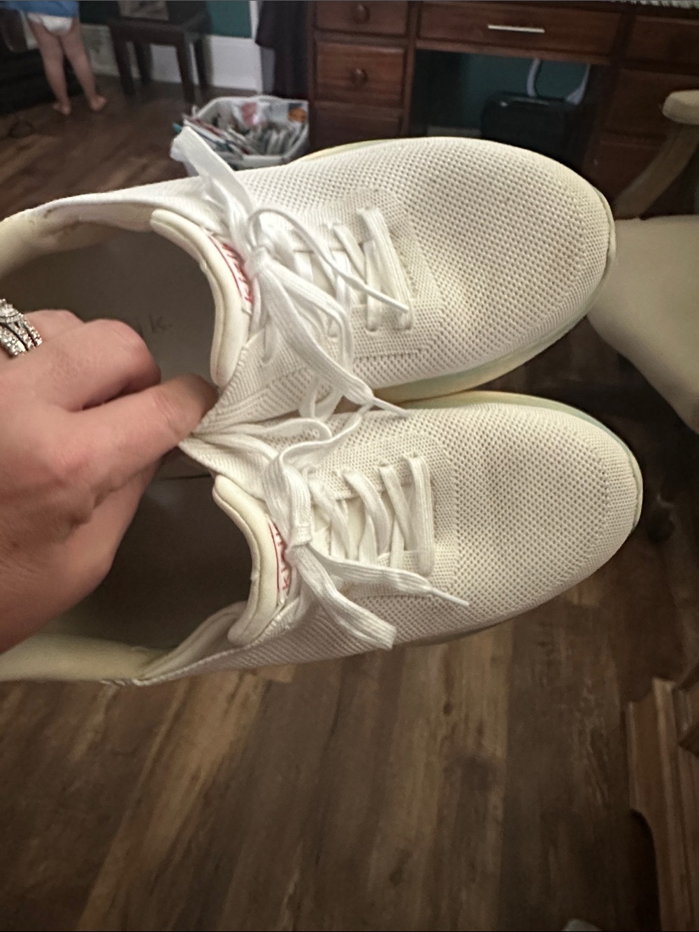 Kizik Women’s White Knit Sneakers - Lightweight Everyday Shoes